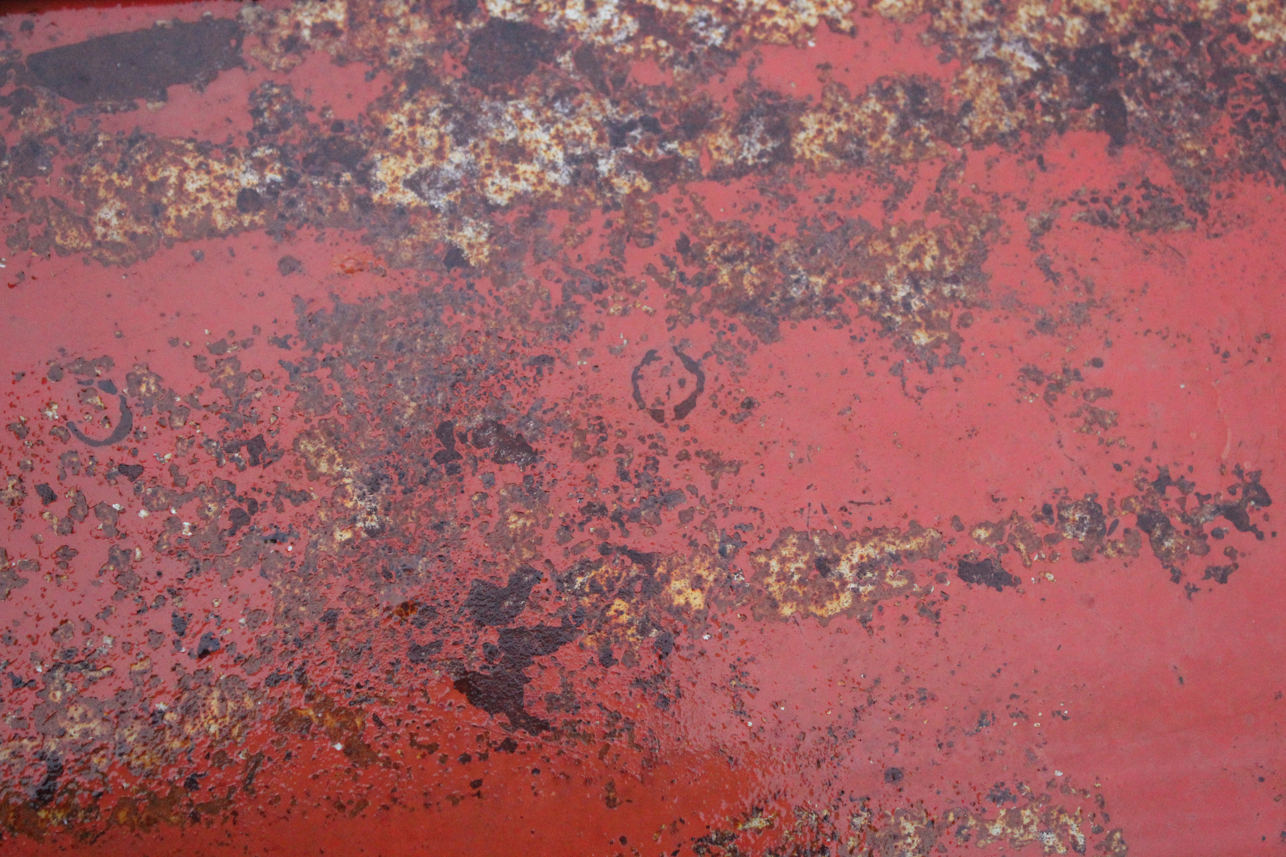 Розово красный металл. Текстура ржавчины. Окрашенный металл текстура. Текстура старого Крашеного металла. Ржавый красный металл текстура.